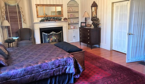 Room, Private Bathroom (Sydney's Suite (Springfield))