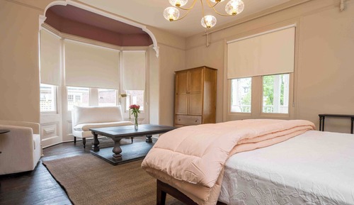 Chapman House Queen Suite, Pink Room