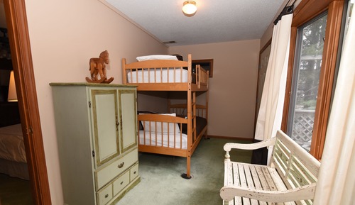 Executive Apartment, 2 Bedrooms, Balcony, Mountain View (Not Pet Friendly)