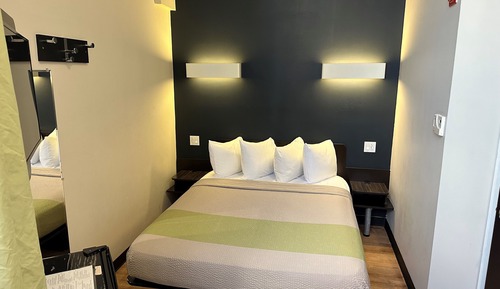 Room, 1 Full-Sized Bed