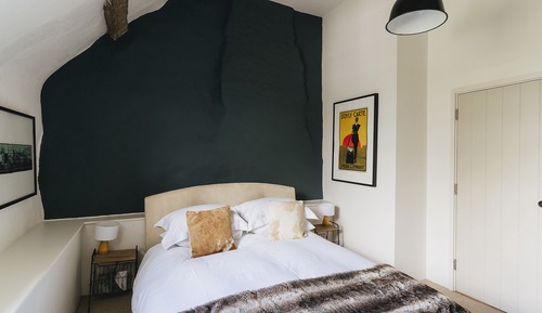 Classic Double Room, 1 Queen Bed (Alfie)