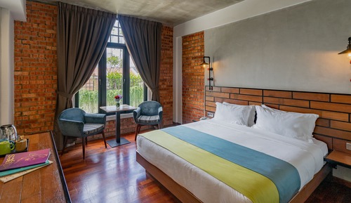 Deluxe Room, 1 King Bed, Non Smoking, Bathtub