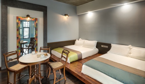 Premier Quadruple Room, 2 Queen Beds, Non Smoking, Bathtub