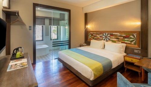 Superior Room, 1 King Bed, Non Smoking, Bathtub