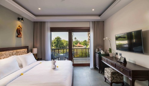 Suite Pool View Double Bed (1 large bed)