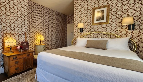 Room, Private Bathroom (Ware Room)