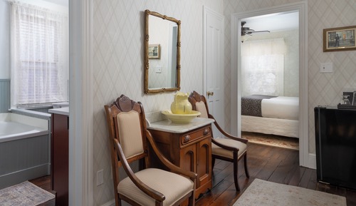 Room, Private Bathroom (Decatur Room)