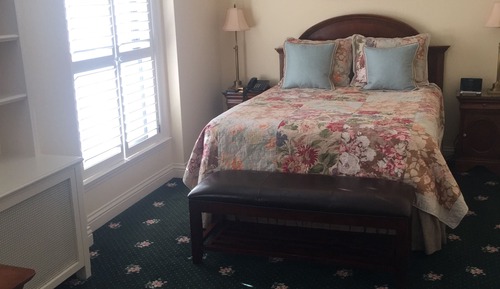 Signature Single Room, 1 Queen Bed, Fireplace