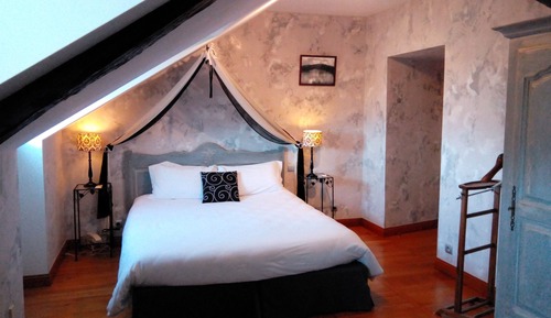 Superior Room (with bath)
