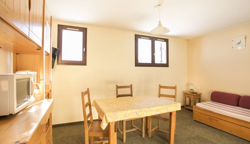Studio (3 People)