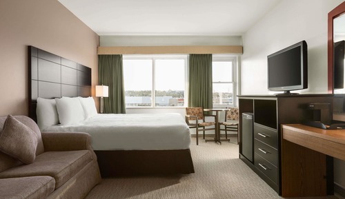 1 King Bed, Non-Smoking