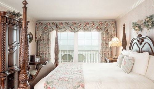 Concierge Deluxe Room, 1 King Bed, Oceanfront (Adults Only)