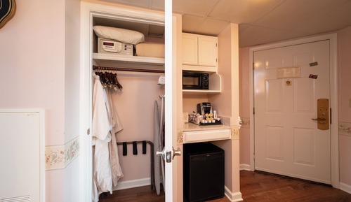 Concierge Room, 1 King Bed, Ocean View (Adults Only)