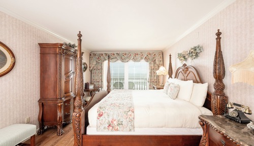 Deluxe Room, 1 Queen Bed, Oceanfront