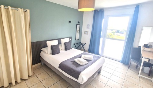 Double room accessible to people with reduced mobility