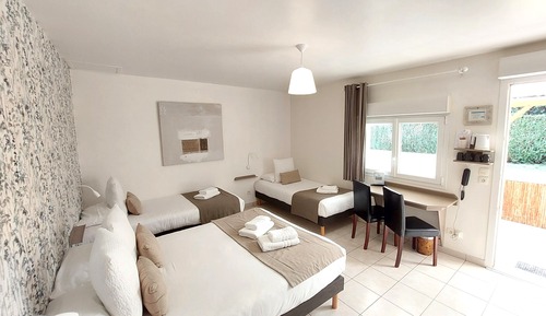 Chambre Quadruple CONFORT (Db+2 Singles)