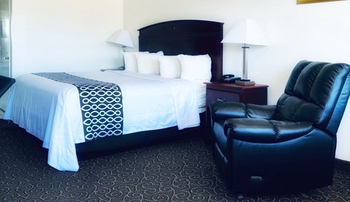 One king bed non smoking