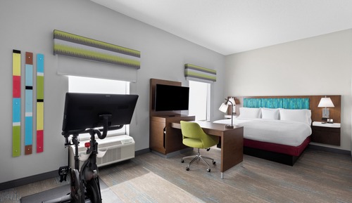 Room, 1 King Bed, Non Smoking (With Peloton)