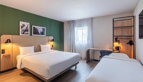 Standard Room, 1 Queen Bed