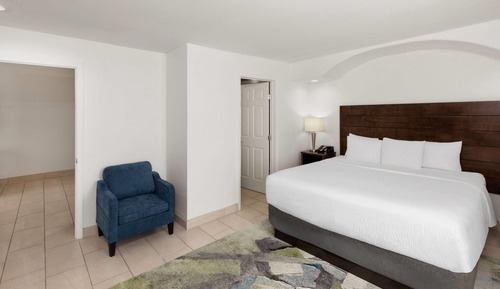 Suite, 1 King Bed, Non Smoking