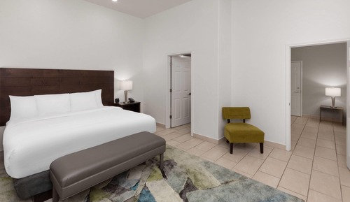 Deluxe Suite, 1 King Bed, Non Smoking