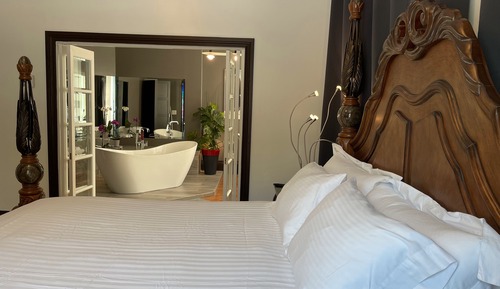 Deluxe Room, 1 King Bed