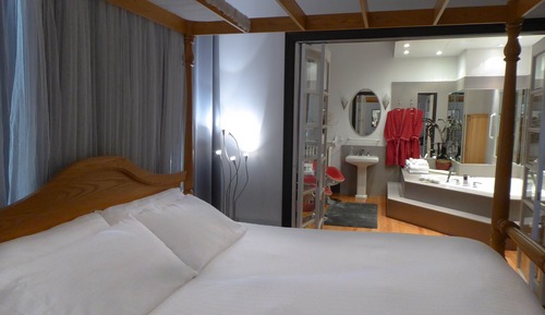 Romantic Suite, Jetted Tub