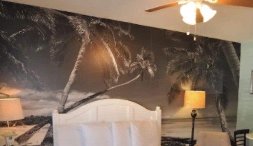 The Petite Room - No Resort or Parking fees