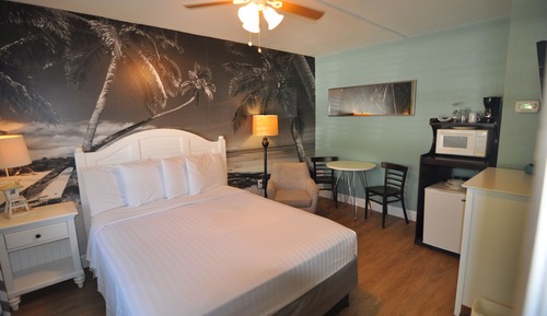 Standard Room, 1 Queen Bed - No Resort & No Parking fees