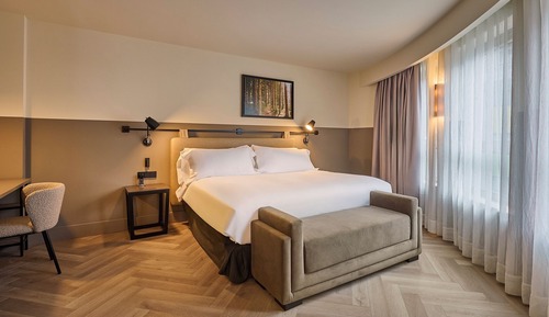 Junior Suite, Corner