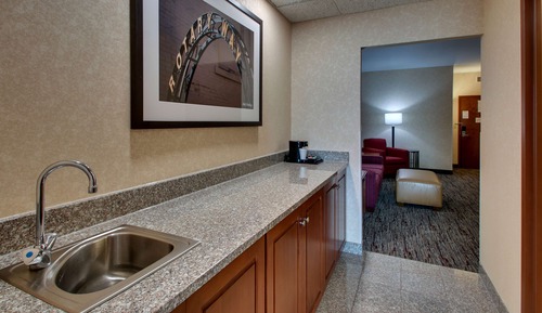 Suite, 1 King Bed with Sofa bed, Accessible (Sofa Sleeper, Tub, 2 Rooms)