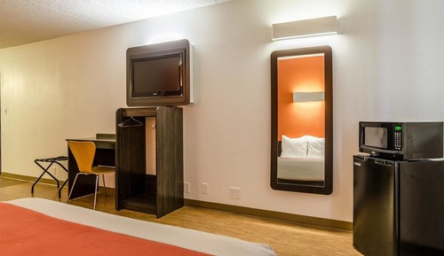 Standard Room, 1 Queen Bed, Accessible, Non Smoking