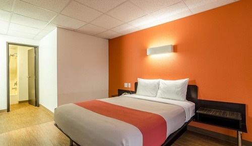 Standard Room, 1 King Bed, Accessible, Non Smoking