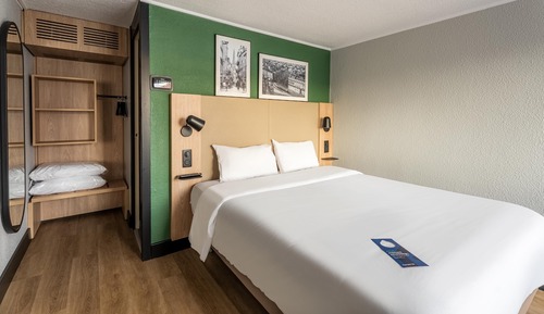 Standard Room, 1 Queen Bed