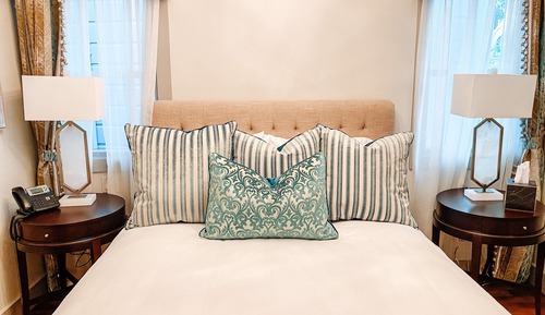 1 King Bed, Ensuite, (Carriage House)