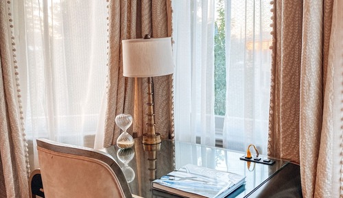 1 King Bed, Ensuite, (Aviation Suite)