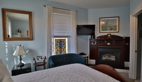 Deluxe Room, 1 Queen Bed, Jetted Tub (Pets Not Allowed)