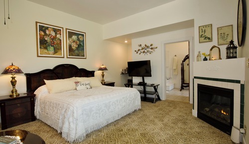 Elite Suite, 1 King Bed, Accessible, Jetted Tub (Pets Not Allowed)