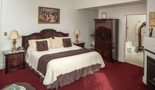 Elite Suite, 1 King Bed, Accessible, Jetted Tub (Pets Not Allowed)