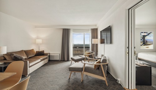 Signature Studio Suite, 1 Queen Bed, Mountain View