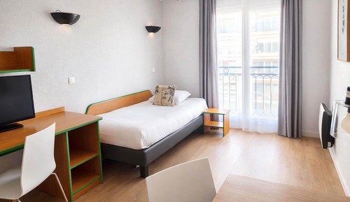 Studio, 1 Twin Bed