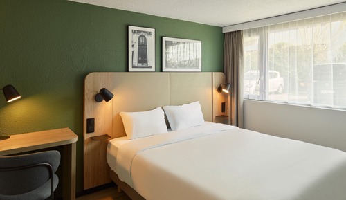 Standard Room, 1 Queen Bed