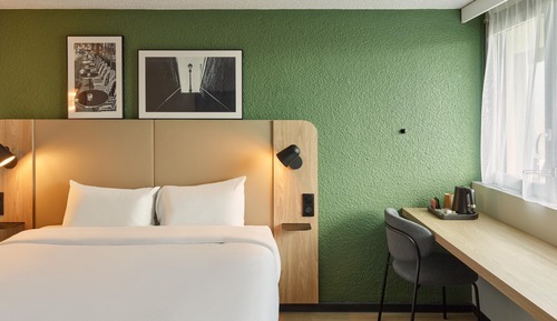 Standard Room, 1 Queen Bed with Sofa bed (Junior)