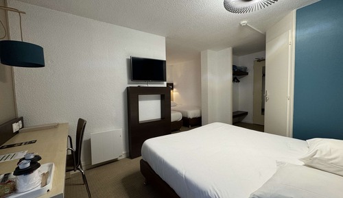Room, Multiple Beds