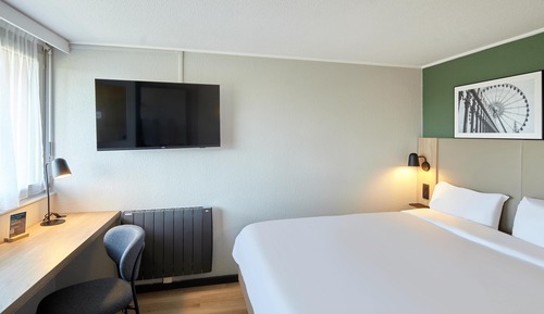 Standard Room, 1 Queen Bed