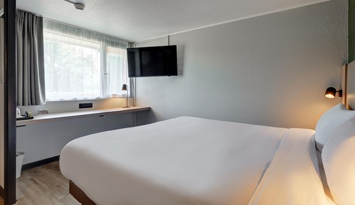 Standard Room, 1 Queen Bed