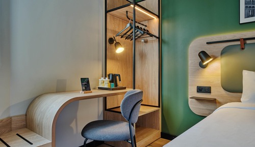 Standard Room, 1 Queen Bed