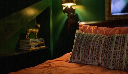 City Triple Room, Shared Bathroom (Wonderer's Suite)