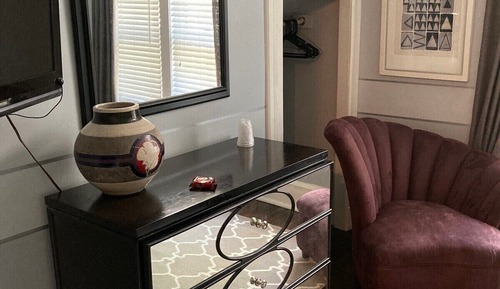 Double Room, Shared Bathroom (Art Deco)