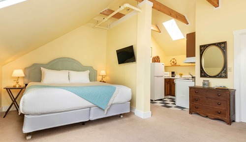 Deluxe Studio Suite, 1 King Bed
